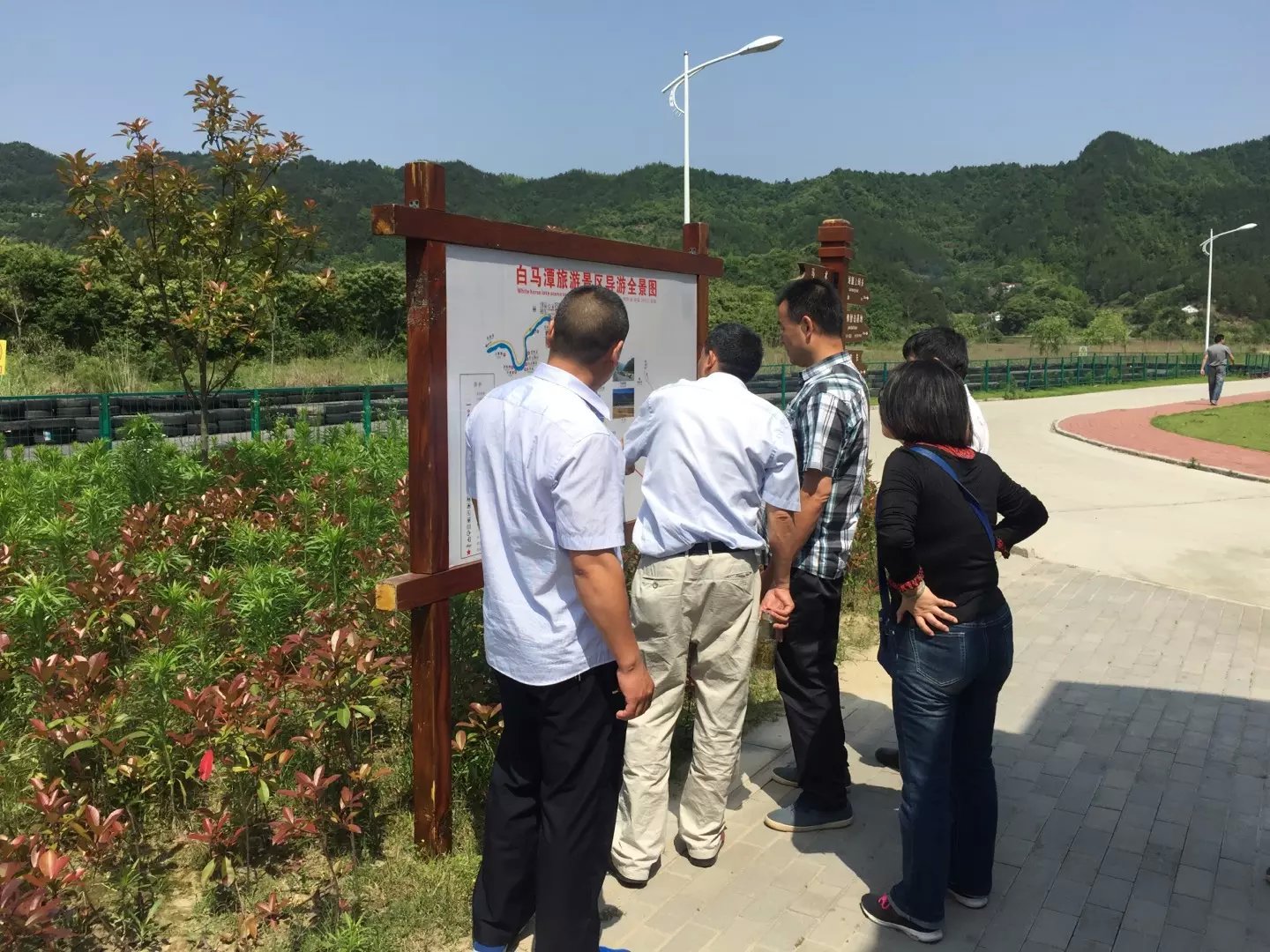 市旅游局检查组莅临白马潭景区检查指导4A级景区复核工作(图1) 市旅游局检查组莅临白马潭景区检查指导4A级景区复核工作(图1)