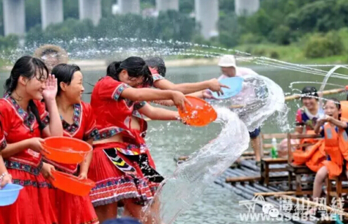 狂欢之旅、共享清凉——第四届天柱山白马潭漂流泼水节盛大启幕(图2)