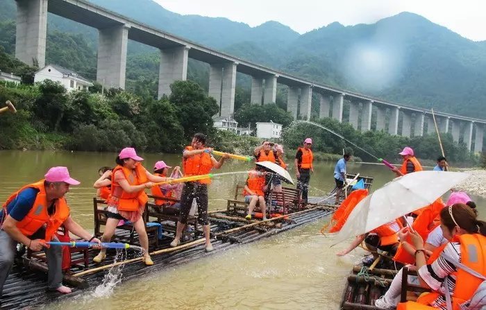 汛期潜河旅游漂流水仗尽显六朝金粉、十里珠帘(图2)