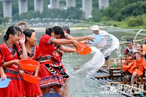 第四届天柱山白马潭漂流泼水节暨万人湿身大联欢亮点纷呈(图2)