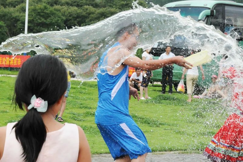 天柱山白马潭泼水节：全民减压，湿身派对(图3)