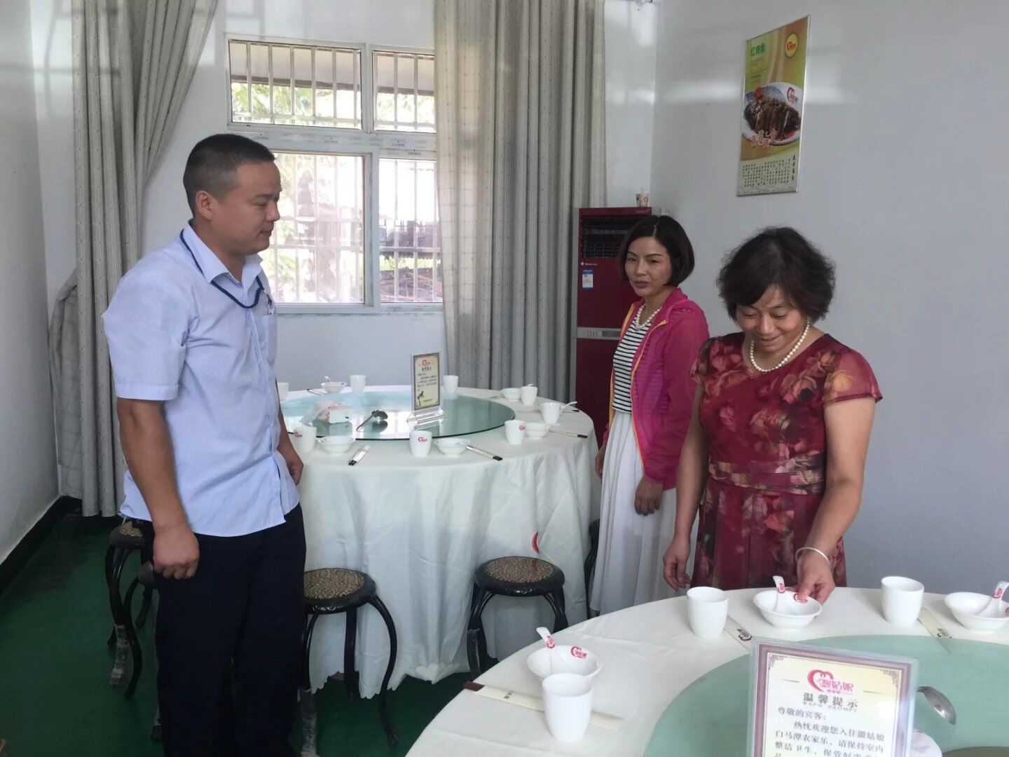 县妇联领导检查指导“徽姑娘”农家乐项目建设(图2) 县妇联领导检查指导“徽姑娘”农家乐项目建设(图2)