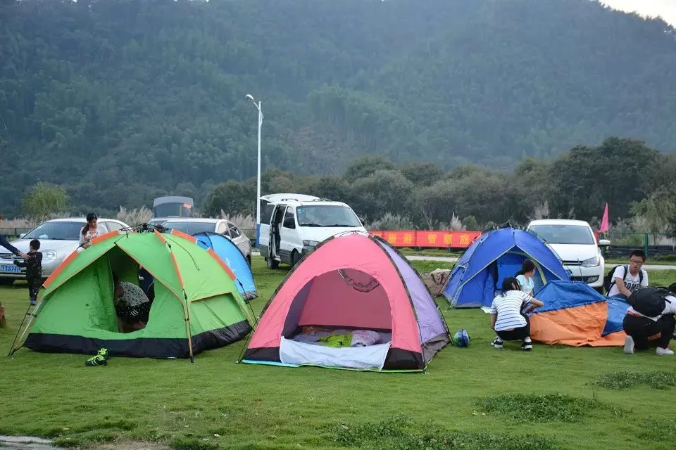 白马潭景区:黄金周喜迎八方游客(图3) 白马潭景区:黄金周喜迎八方游客(图3)