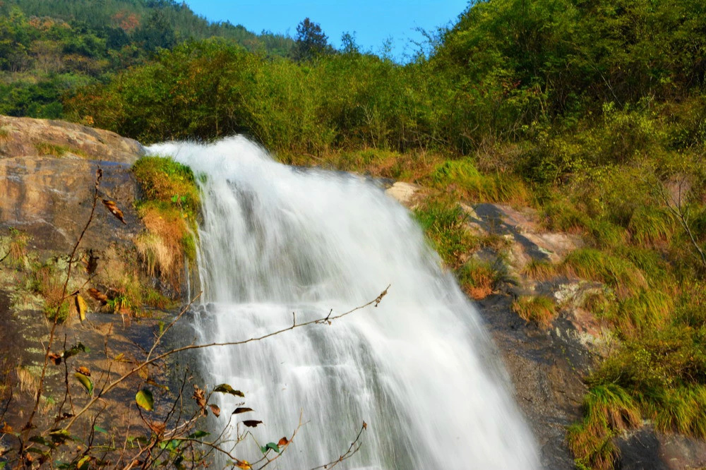 “抒情水彩”钟情天柱山，著名画家朱瑚题写“乡情白马潭”(图6)