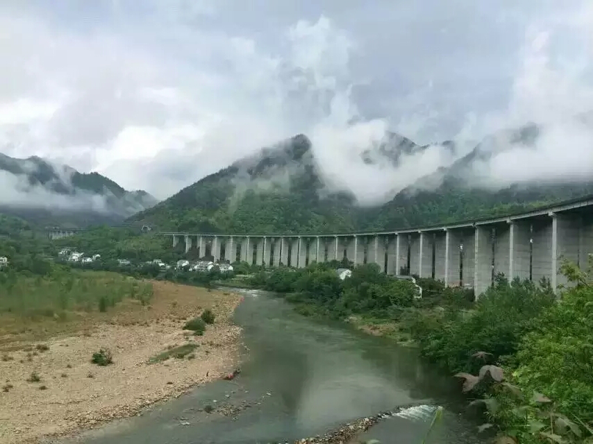 ＂春风又绿皖西南--网络媒体安庆行＂采风团走进白马潭景区(图2)