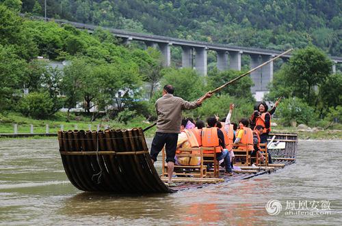 凤凰全媒体体验白马潭户外项目 于山谷流泉“对话”文人骚客(图1)