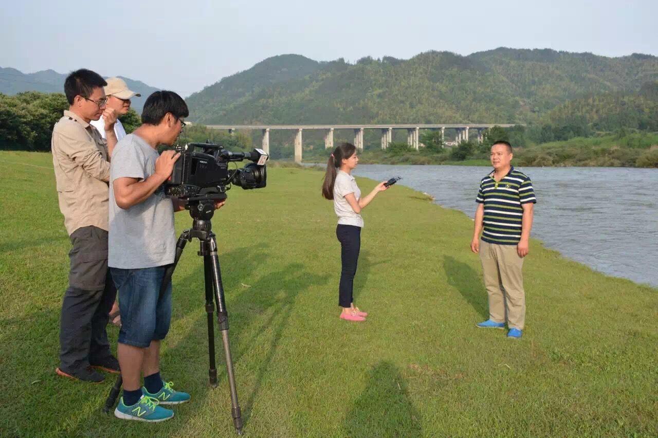 央视《美丽中国乡村行》节目组走进白马潭景区取景拍摄(图3) 央视《美丽中国乡村行》节目组走进白马潭景区取景拍摄(图3)