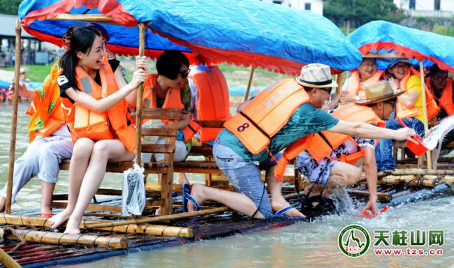 “清凉潜山漂流篇”吸引数万游客避暑“风情水吼”(图1) “清凉潜山漂流篇”吸引数万游客避暑“风情水吼”(图1)